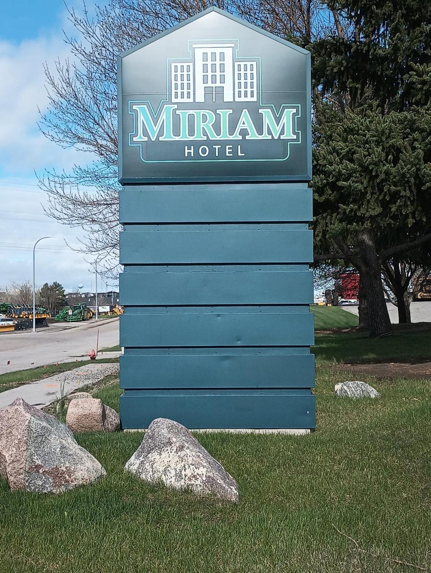 Miriam Hotel Bismarck Exterior photo